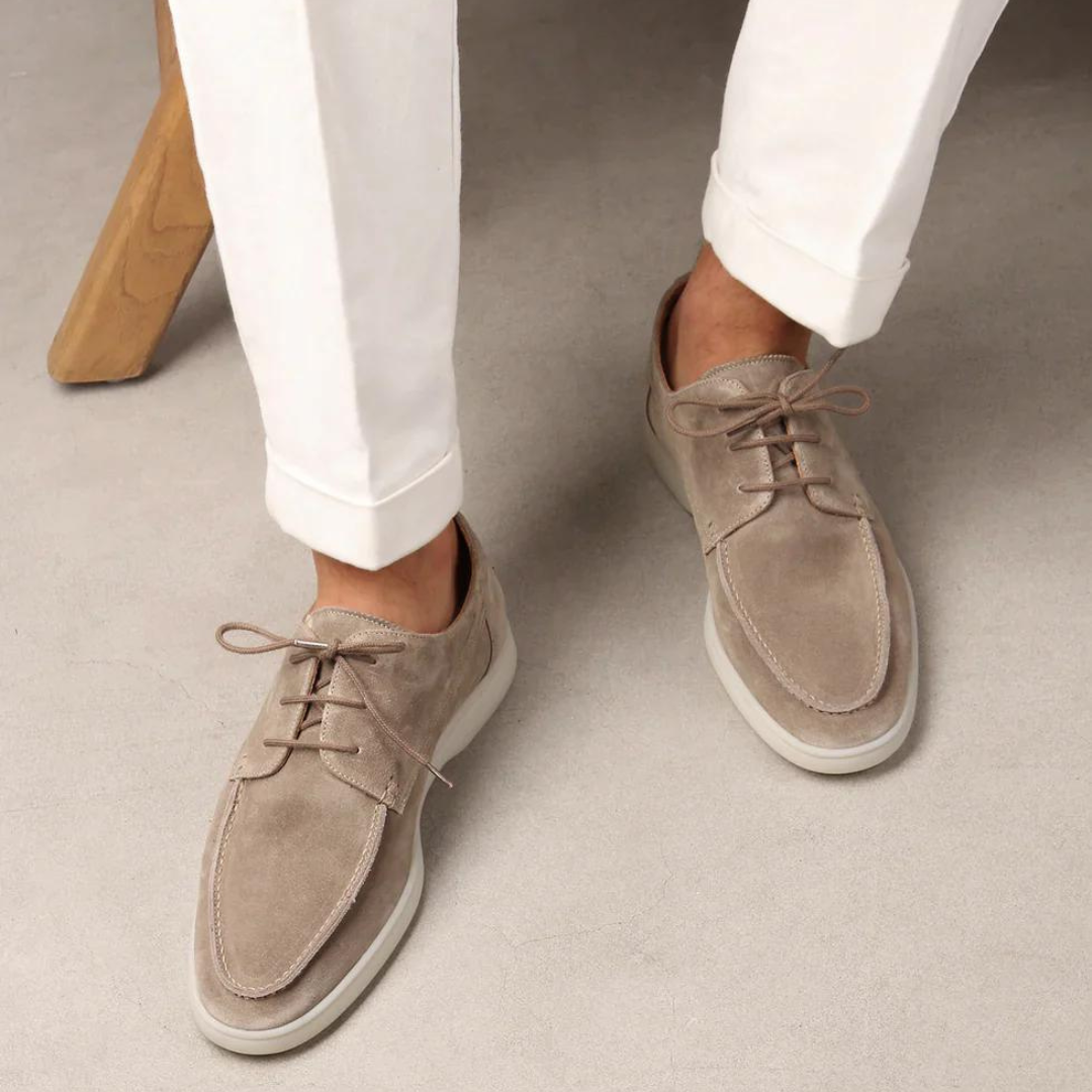 Chaussures d'affaires en daim