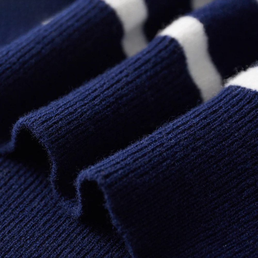 Élégant pull en laine rayé