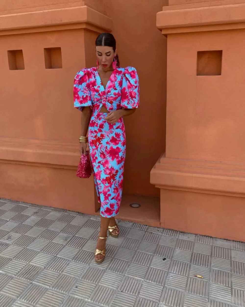 Robe colorée à manches plissées