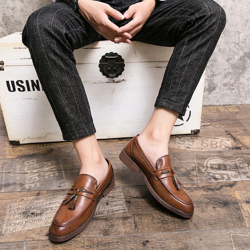 Mocassins à glands en cuir