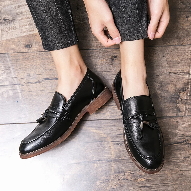 Mocassins à glands en cuir