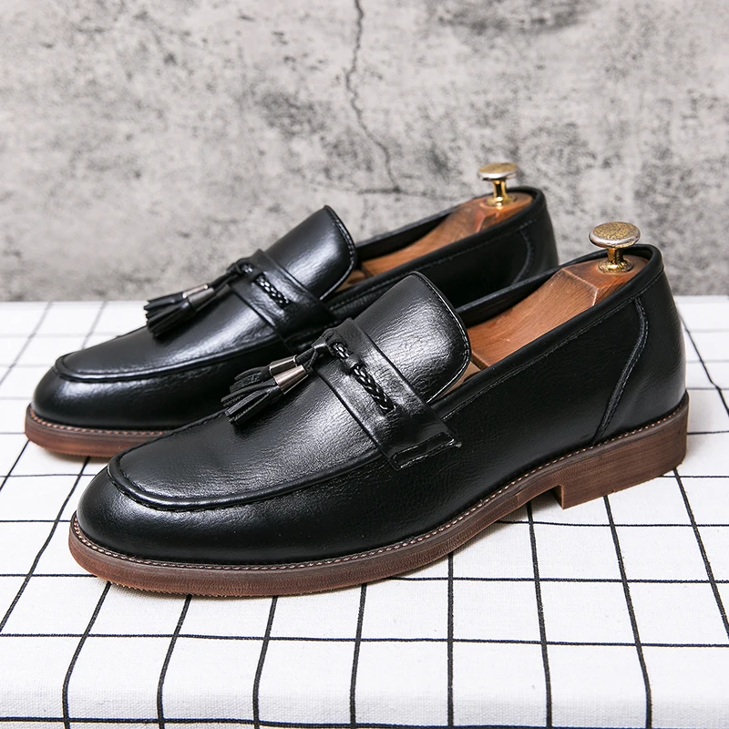 Mocassins à glands en cuir