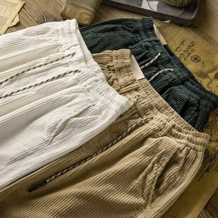 Short élégant en velours côtelé