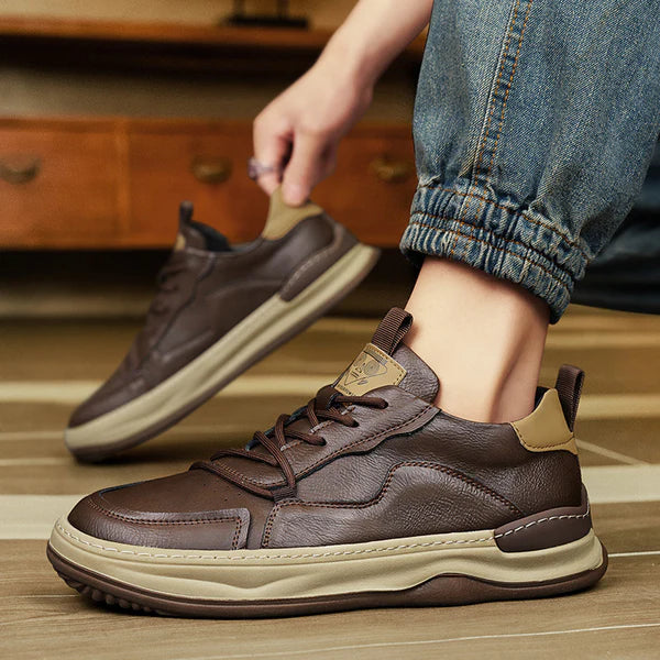Chaussures en cuir à semelle haute