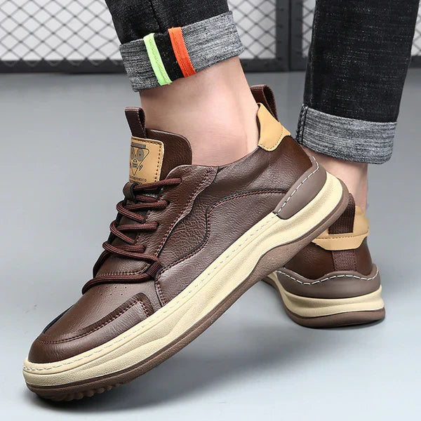 Chaussures en cuir à semelle haute