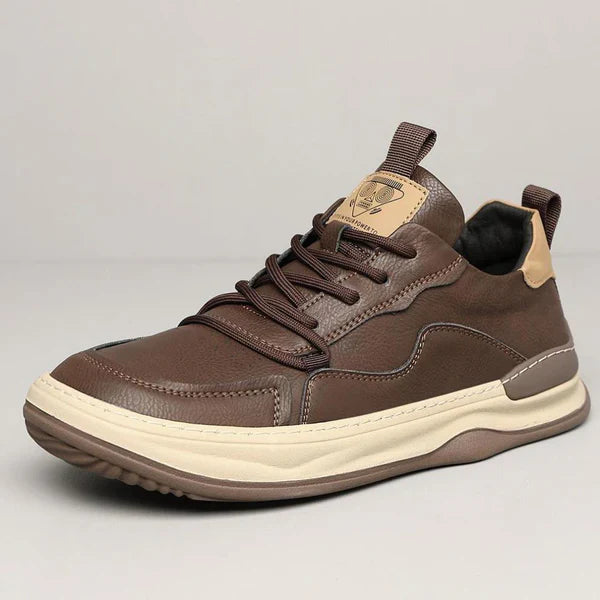 Chaussures en cuir à semelle haute
