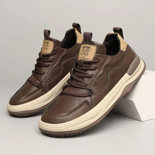 Chaussures en cuir à semelle haute