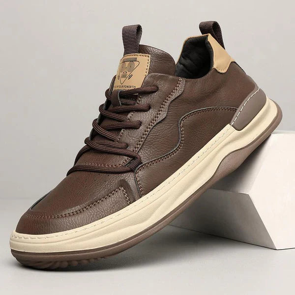Chaussures en cuir à semelle haute
