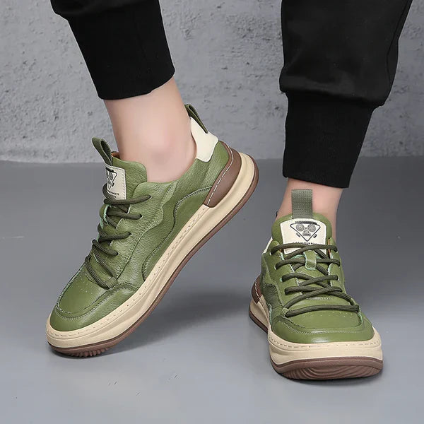 Chaussures en cuir à semelle haute