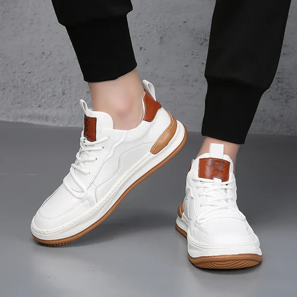 Chaussures en cuir à semelle haute