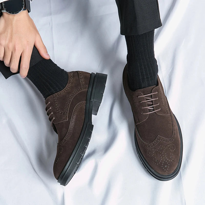 Chaussures d'affaires en daim