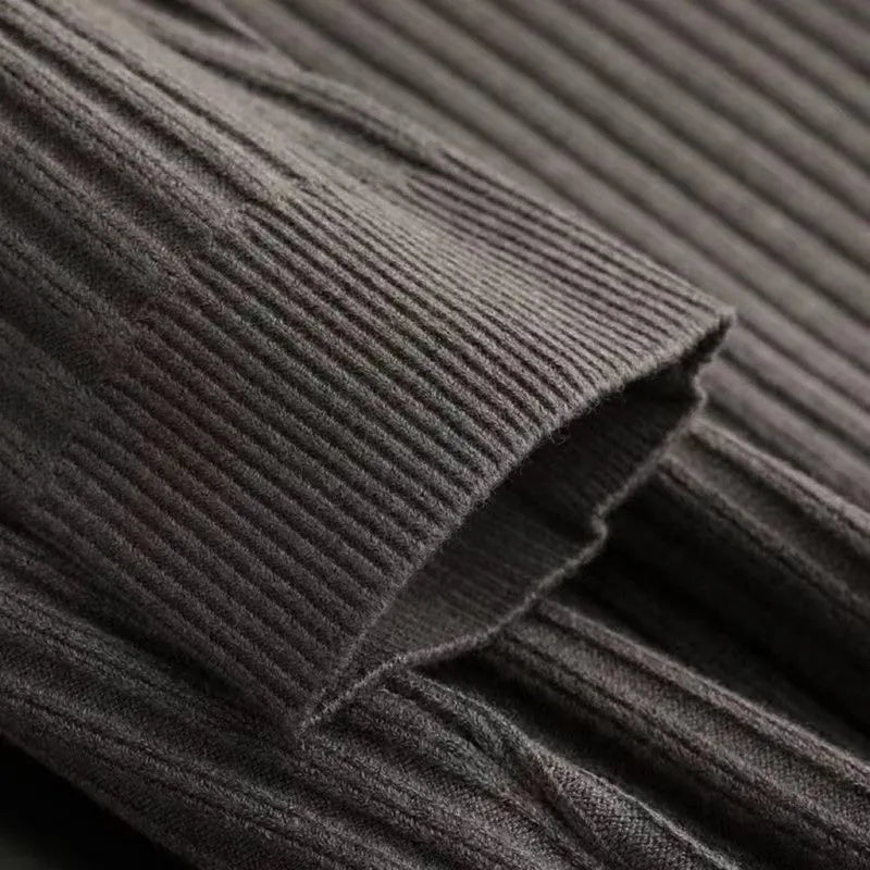 Élégant pull zippé à rayures