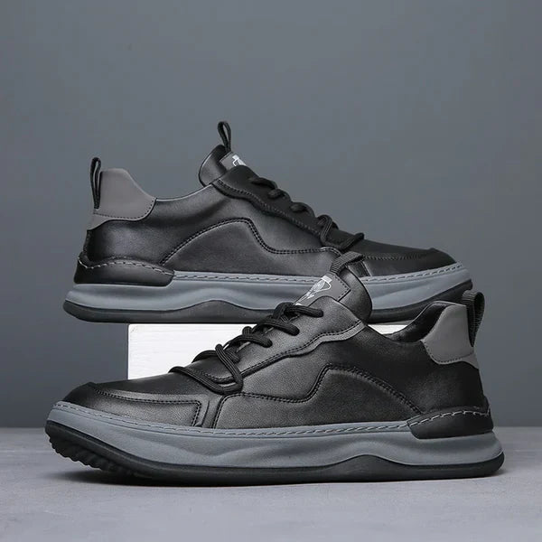 Chaussures en cuir à semelle haute