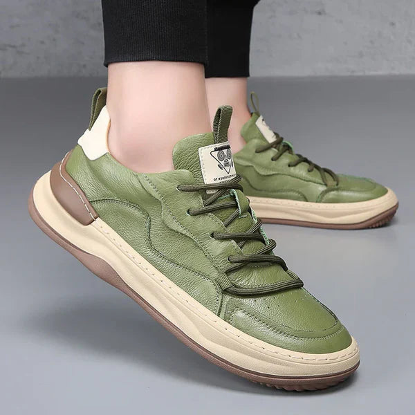 Chaussures en cuir à semelle haute