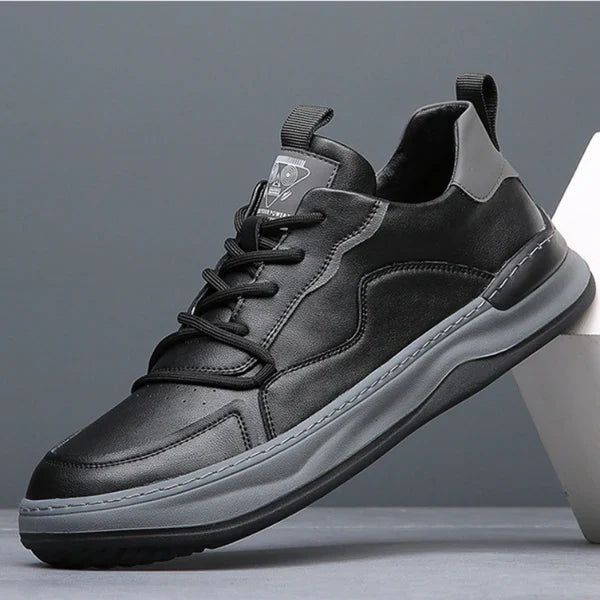 Chaussures en cuir à semelle haute