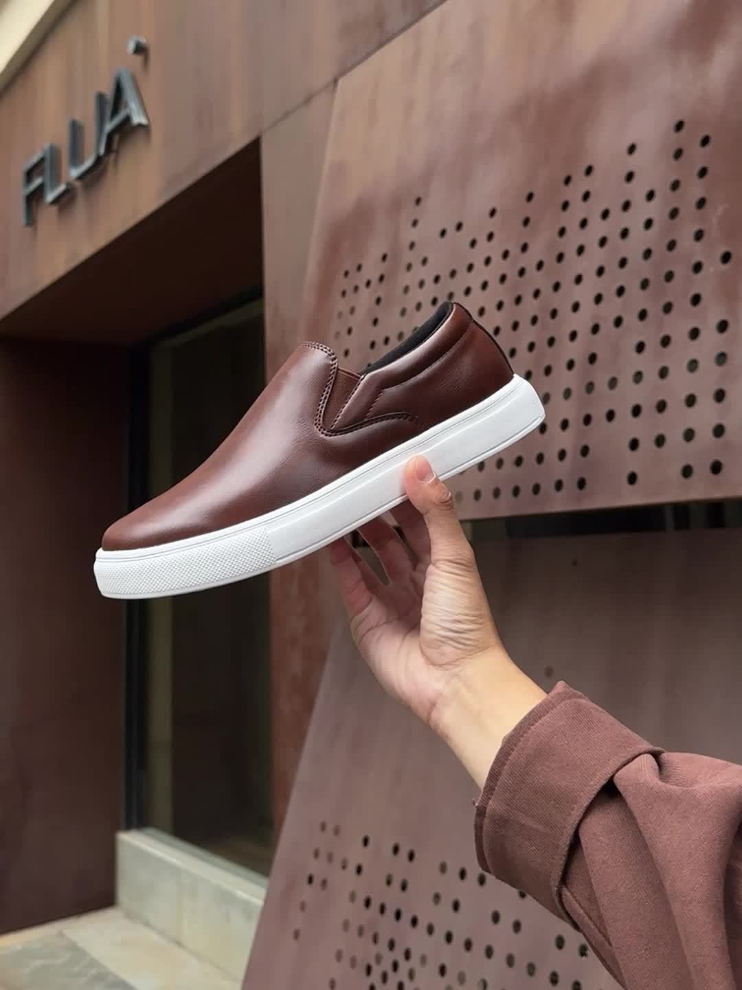 Chaussures décontractées en cuir à enfiler