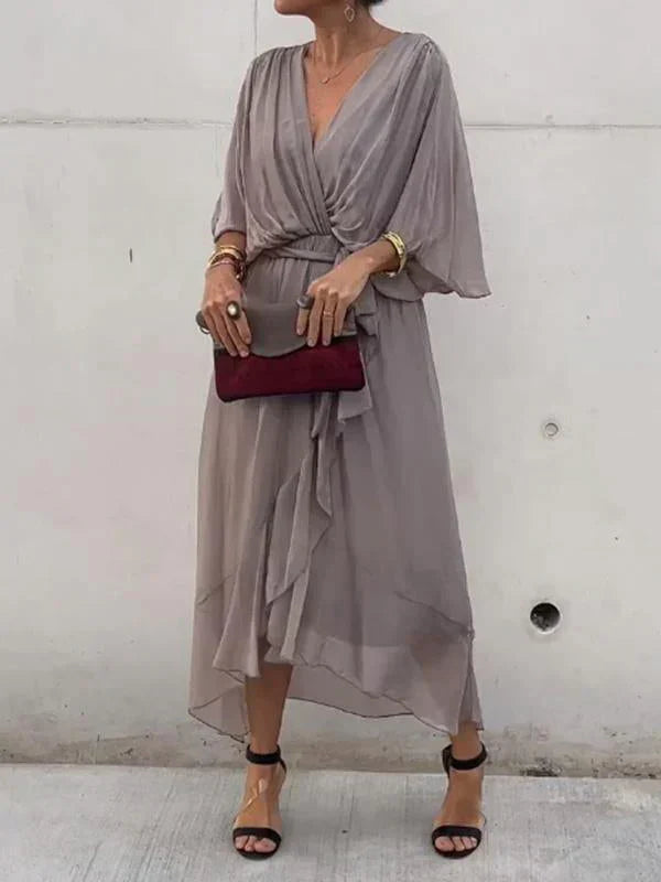Robe en mousseline de soie avec décolleté en V